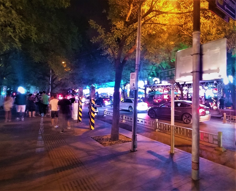 خیابان های نورانی پکن در شب
