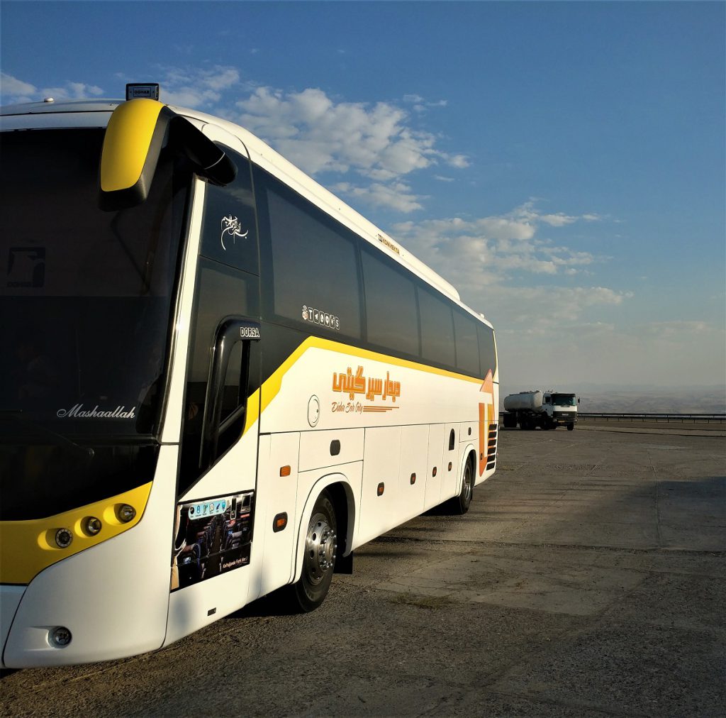 اتوبوسی که باهاش از تهران تا تفلیس رفتیم! در میانه های راه زنجان-تبریز
